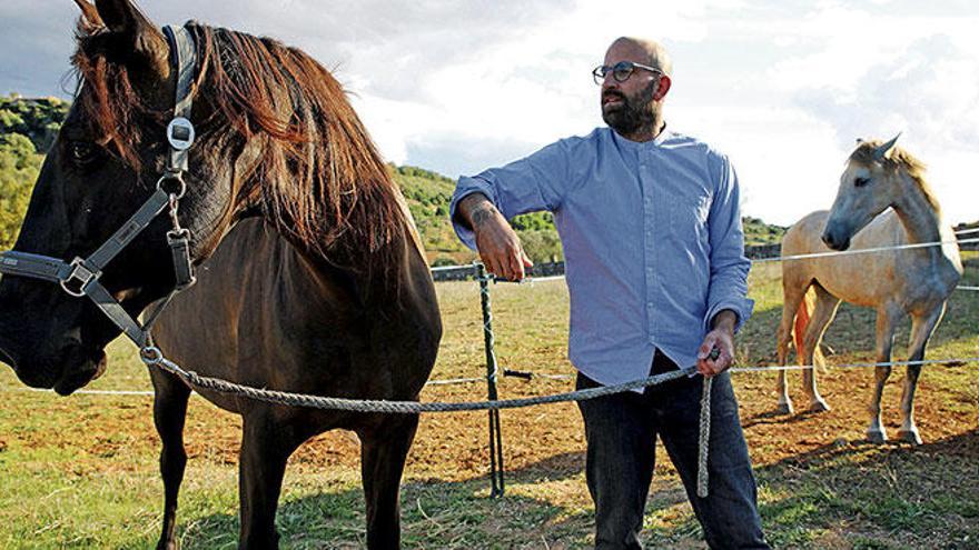 Auswanderer Marc Rieke und seine zwei Pferde.