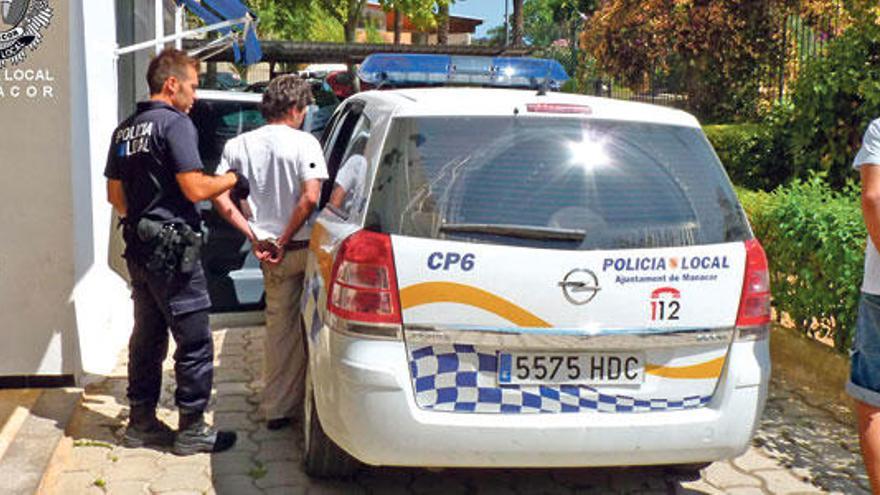 Traslado de los detenidos por el robo en el Ecoparc.