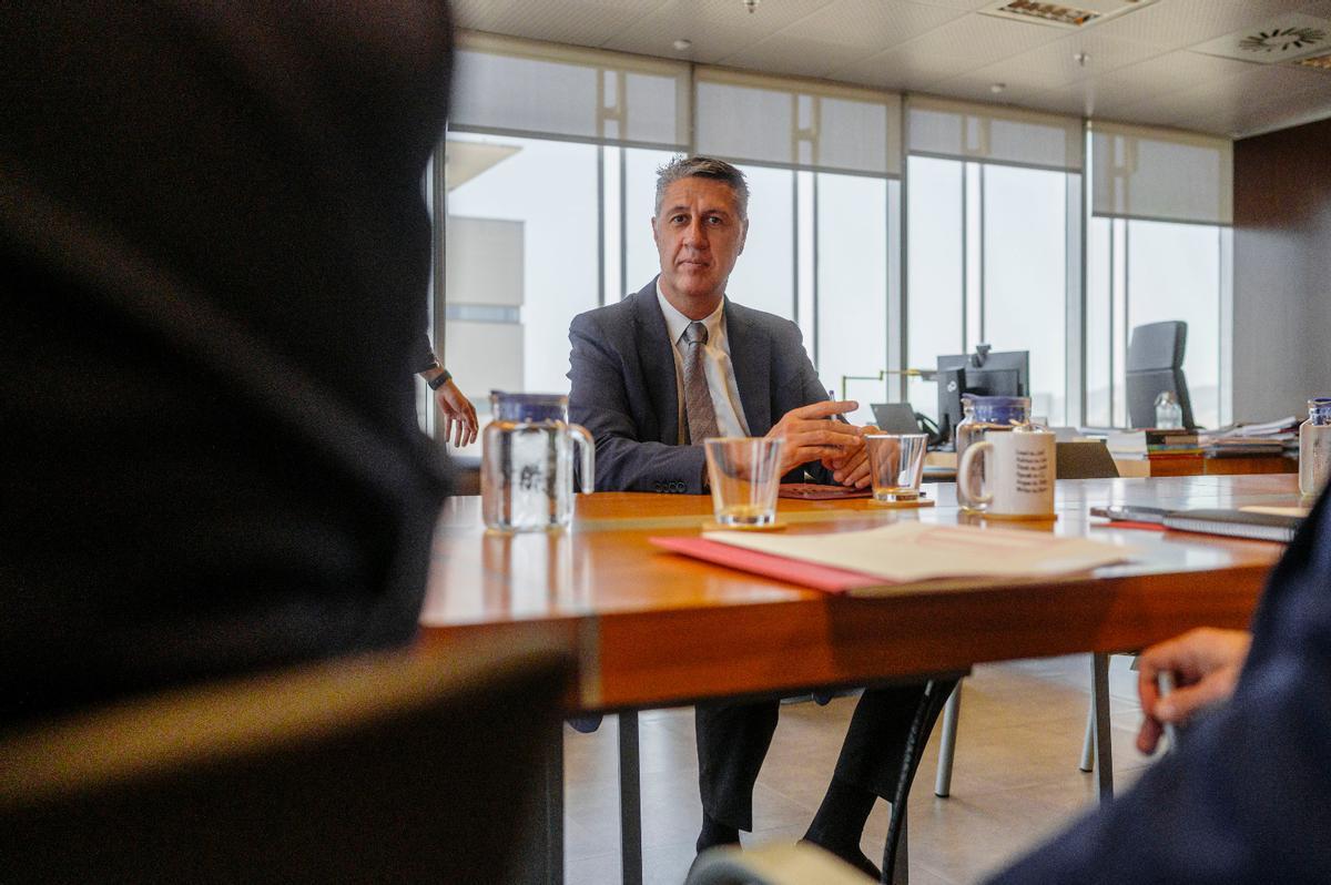 El alcalde Xavier García Albiol, minutos antes de empezar la reunión con el 'conseller' de Drets Socials