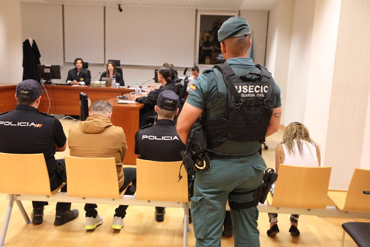 El jurado declara culpable al padrastro del bebé muerto a golpes en Elche y exculpa a la madre El jurado declara culpable al padrastro del bebé muerto a golpes en Elche y exculpa a la madre