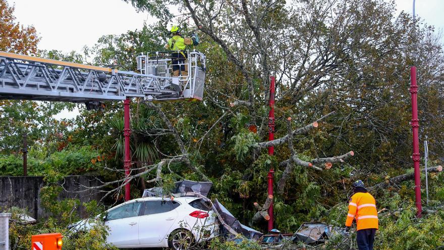 “Domingos” causa decenas de incidentes por la lluvia y el fuerte viento en Arousa