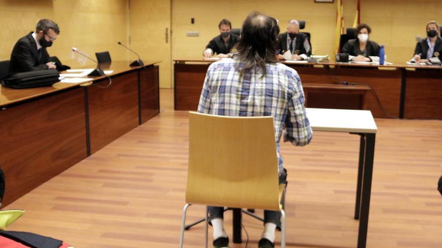 D&#039;esquenes, l&#039;acusat de violar, insultar i mossegar la parella a la cara a Lloret de Mar