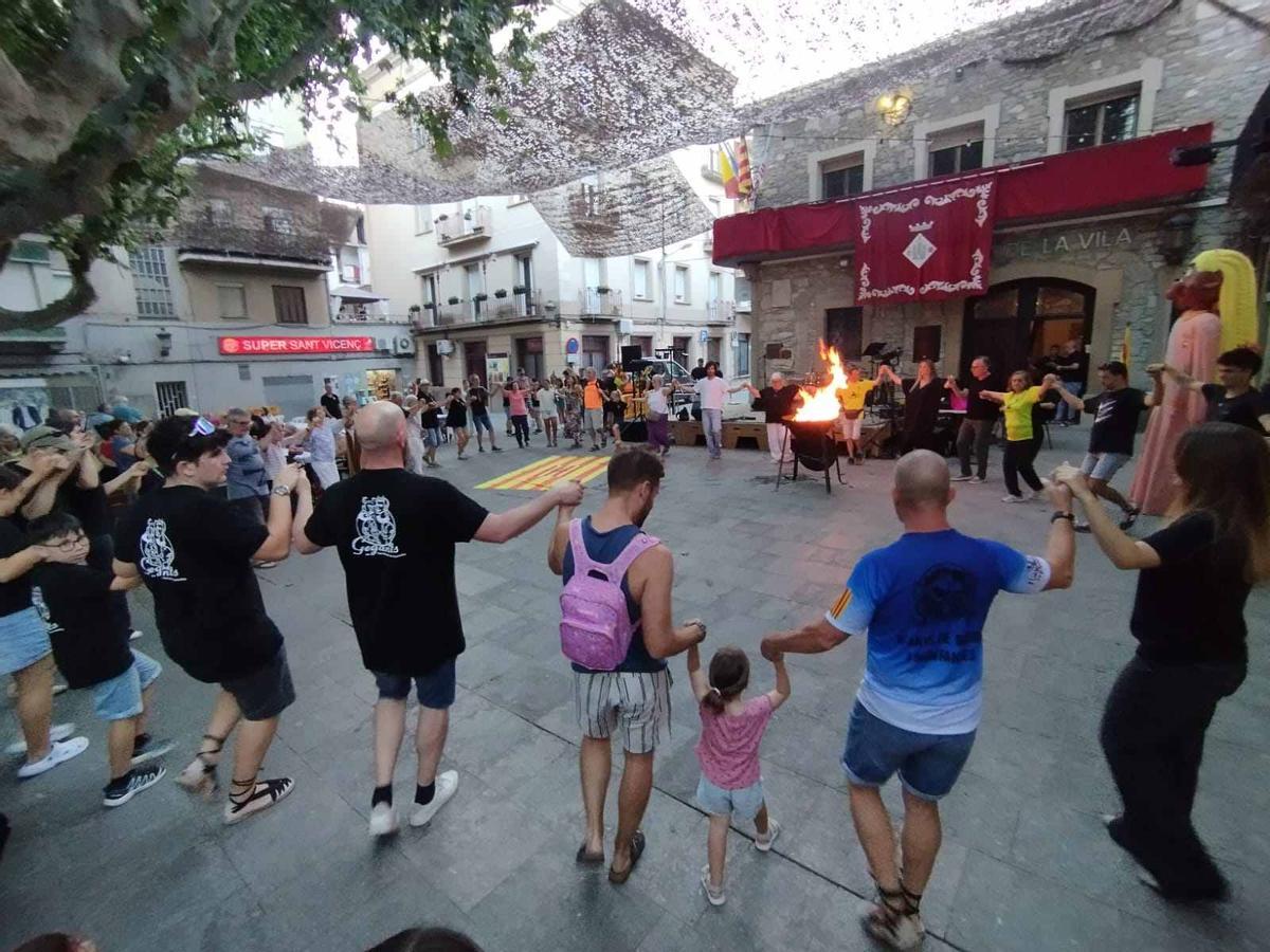 Sant Vicenç de Castellet rep la flama del Canigó