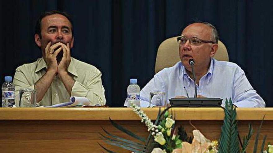 El alcalde Juan Ramón Varó y el edil Juan José Berenguer.