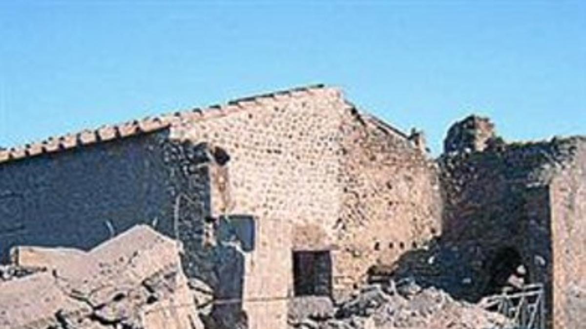 Muro caído en Pompeya.