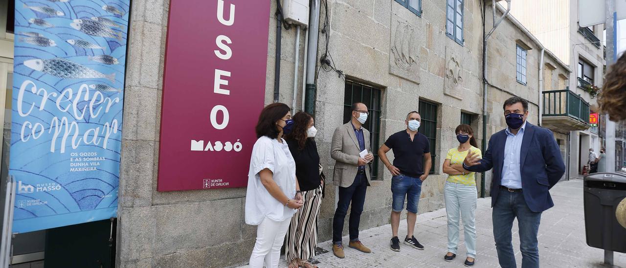 Visita de Román Rodríguez, ayer, al Museo Massó.