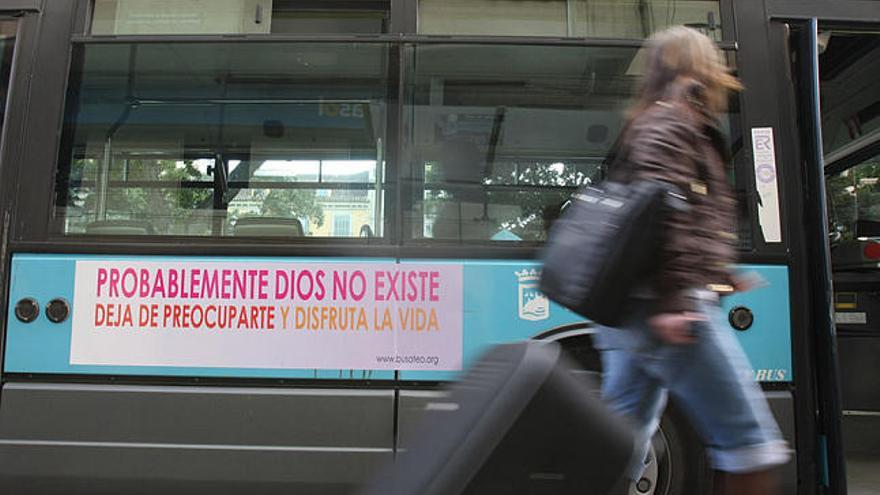 Publicidad. Los autobuses de la EMT ya llaman la atención de los malagueños.