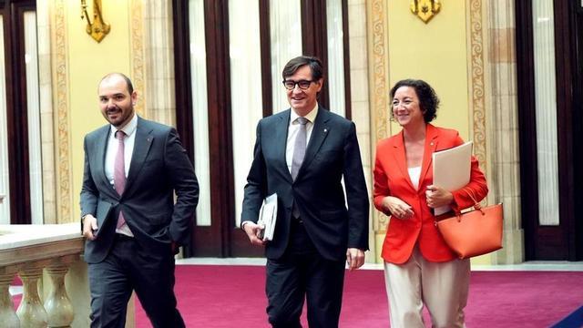 El president de la Generalitat, Salvador Illa, amb els consellers Alícia Romero i Albert Dalmau aquest dijous al Parlament
