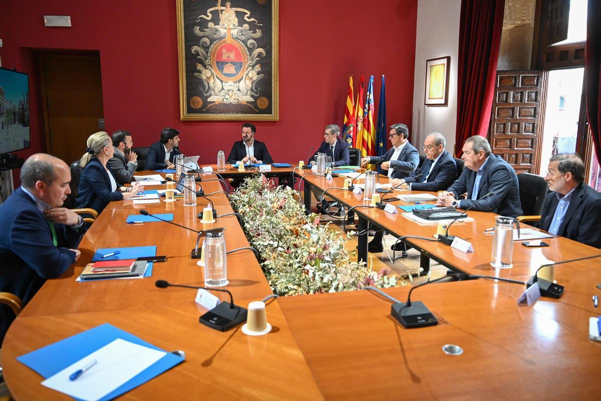 Un momento de la reunión sobre San Antón en el Ayuntamiento de Elche