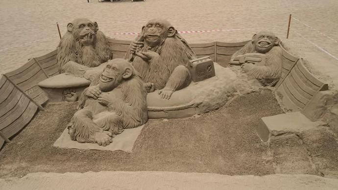 Monos de arena en la playa de Las Canteras