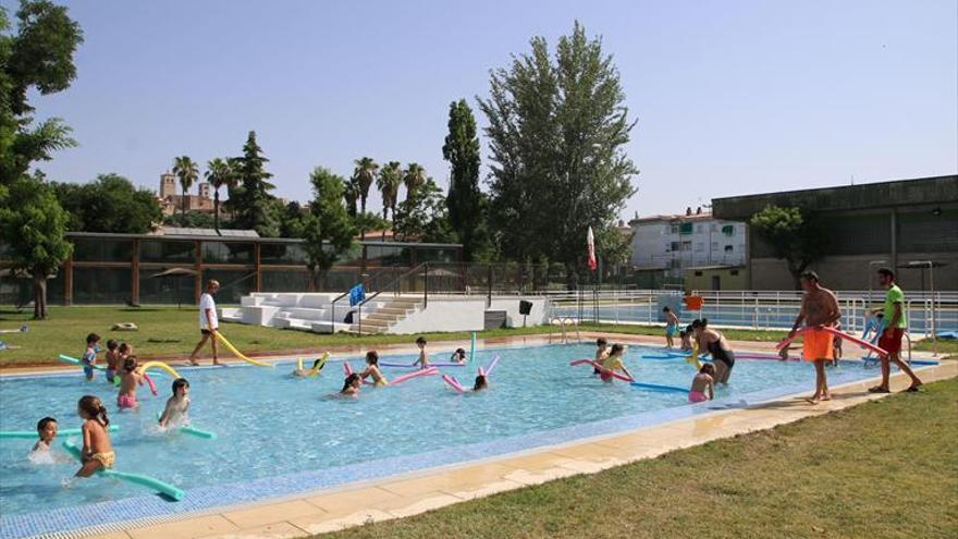 Las piscinas municipales inician la temporada de baño el 15 de junio