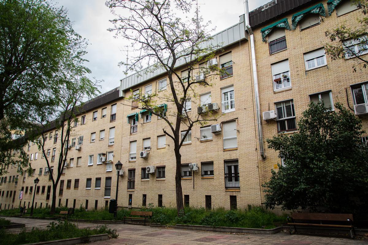 Tejados libres de amianto en un edificio de Orcasitas.