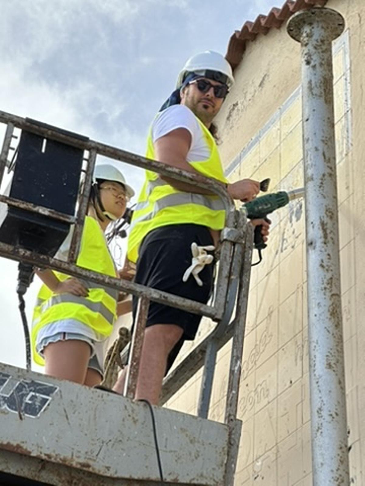 Recuperación del primer cartel de mosaico de nitratos de Chile en Agüimes