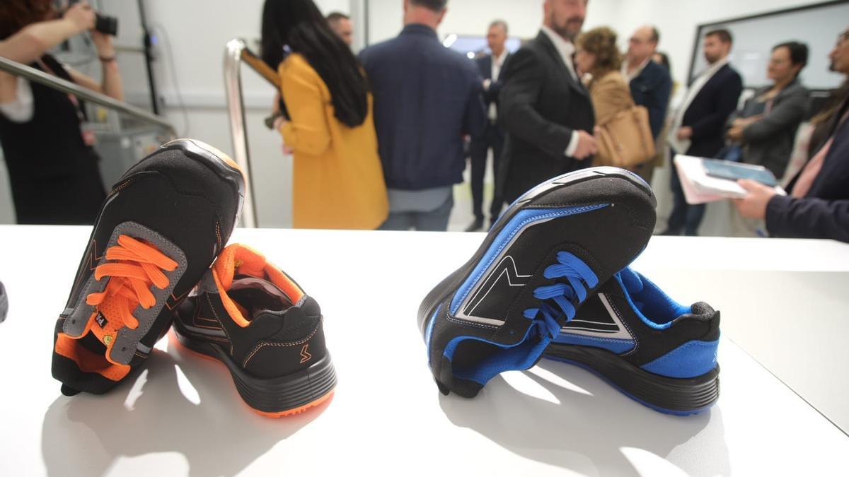 El calzado laboral deja de ser machista: Una empresa de Elche diseña el  primer calzado laboral para mujeres