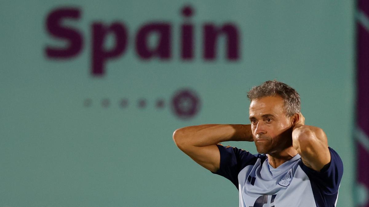 Luis Enrique, en un entrenamiento de la selección española en Doha.