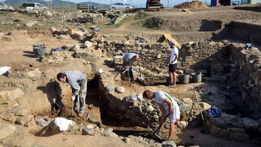 Los arqueólogos reclaman una carrera propia en Galicia que evite el intrusismo