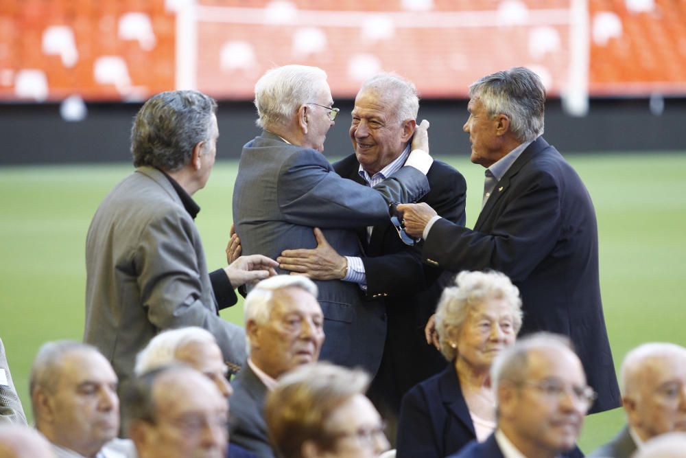 El Valencia rinde homenaje a sus socios más fieles