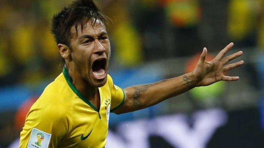 Neymar se echa a la &#039;canarinha&#039; a la espalda