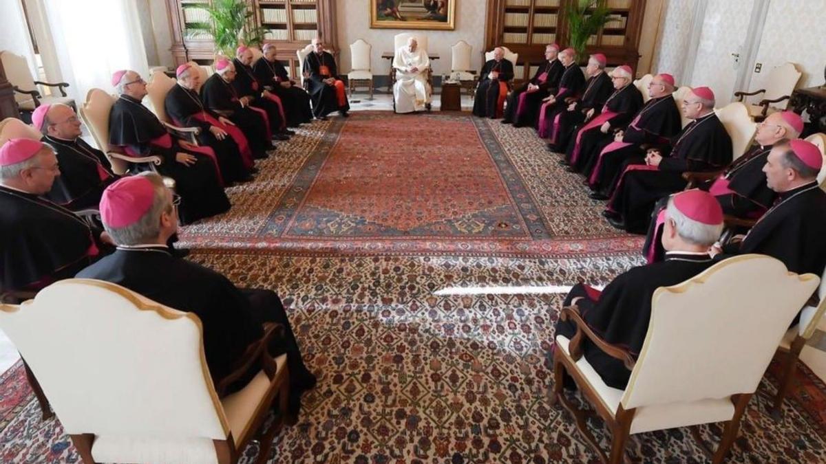 El obispo de Mallorca participa en la reunión con el Papa | EFE