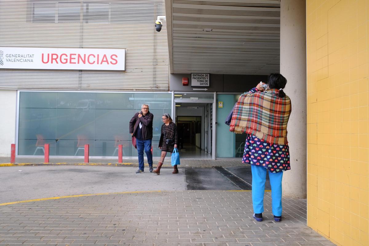 Acceso a Urgencias del Hospital de Elda, en una imagen de archivo.