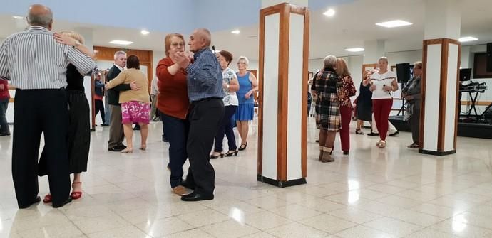 El edil Diego Ojeda abre el centro de mayores de Telde para un baile