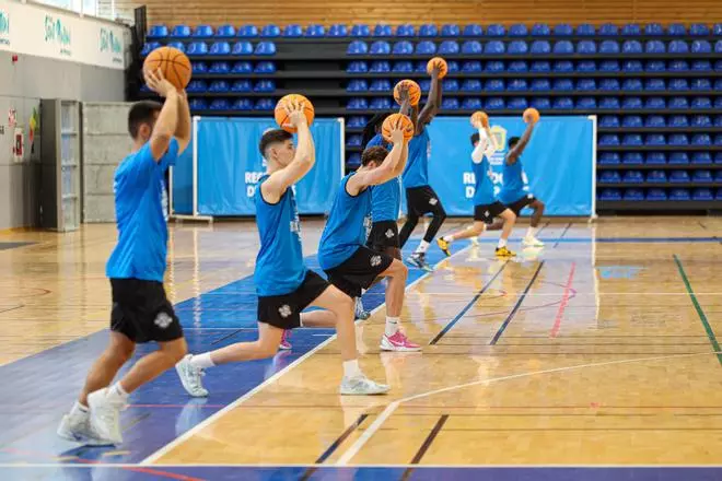 Galería: el Class Bàsquet Sant Antoni comenzó los entrenamientos de pretemporada.