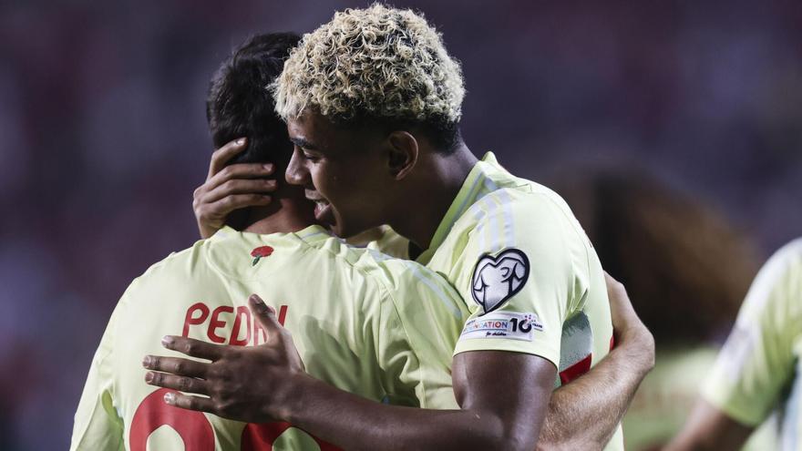 Pedri y Lamine Yamal en el partido ante Turquía.
