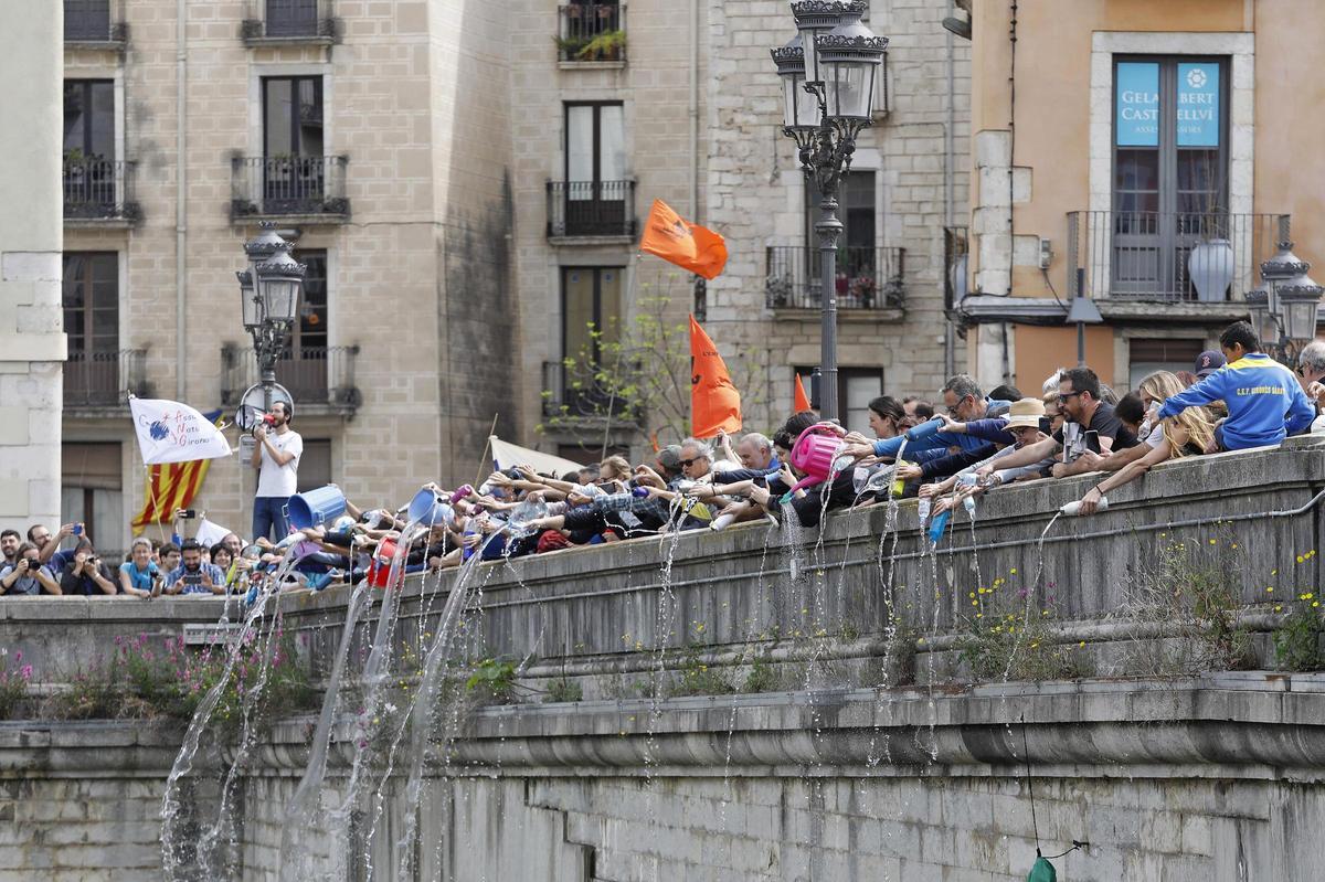Les millors imatges de la palanganada del Pont de Pedra