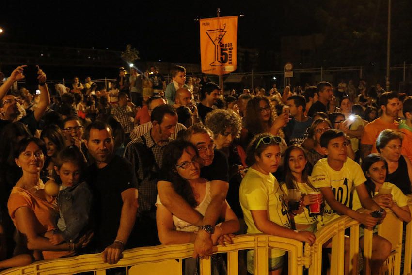 Cientos de zamoranos se reúnen en torno al fuego y