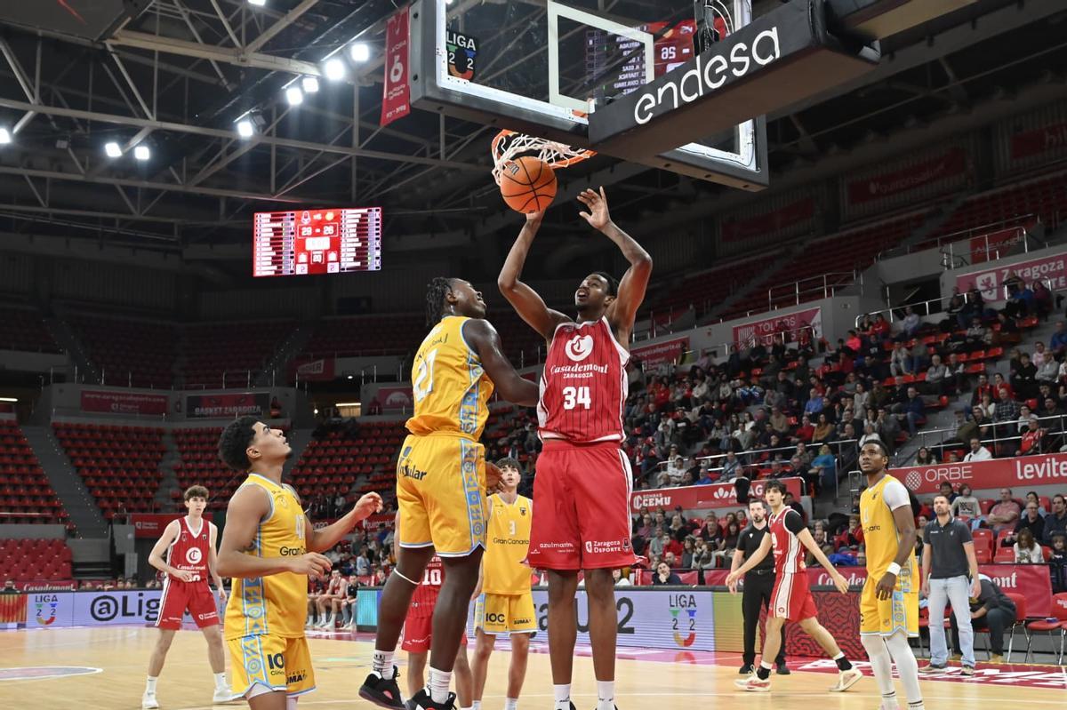 Rodríguez, colgándose del aro en el Príncipe felipe