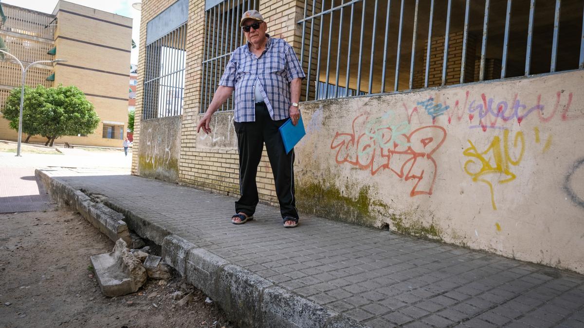 Otro rincón destrozado y abandonado.