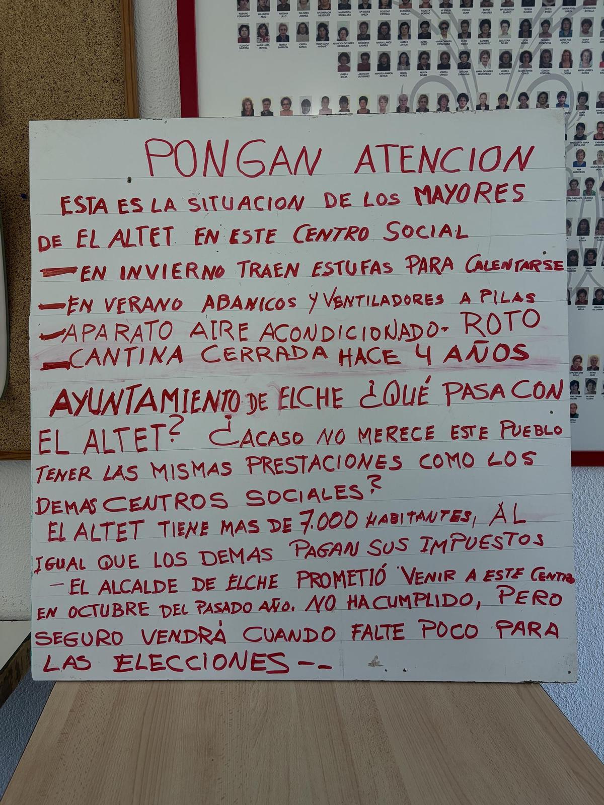Cartel a las puertas del centro social de El Altet, en una imagen facilitada por el PSOE