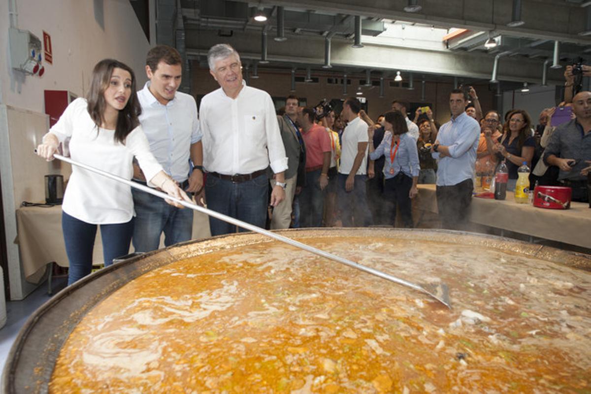 Acte electoral de Ciutadans a Tarragona: paella popular amb la presència d’Inés Arrimadas, Albert Rivera i el candidat per Tarragona, Matías Alonso.