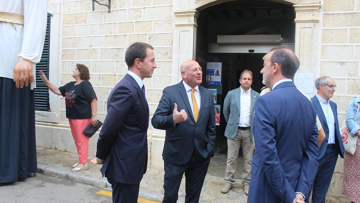 La ofrenda del mosto pone fin a las fiestas des Vermar de Binissalem