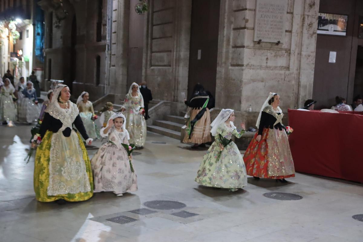 Todas las fotos de la ofrenda del 18 de marzo por la calle San Vicente hasta la 22:30 horas