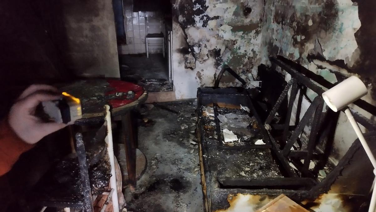 Imagen del incendio que afectó a una vivienda en Xàtiva el martes.