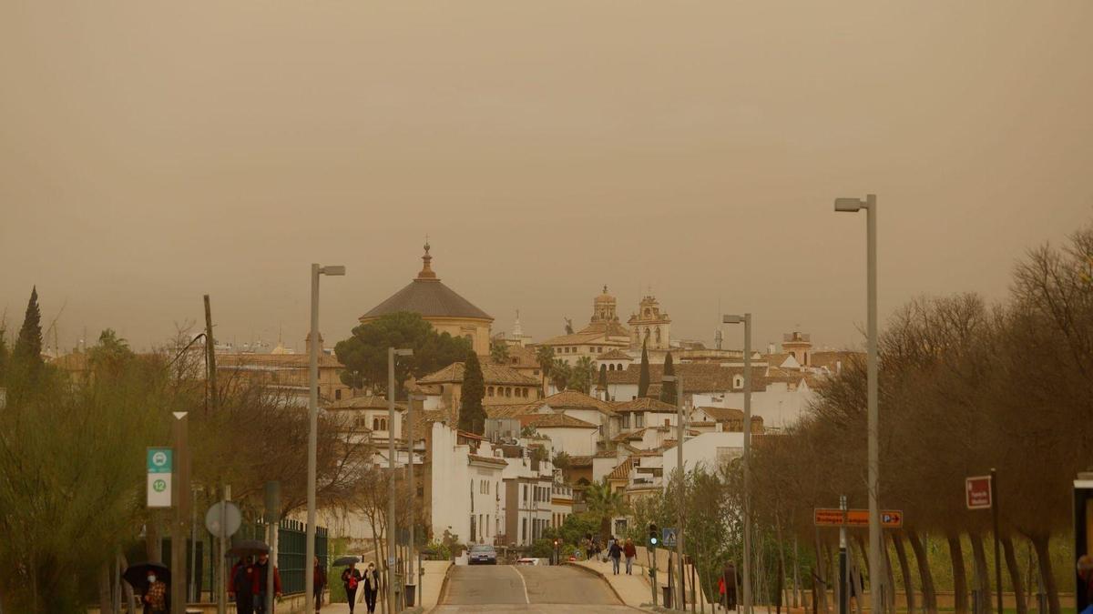 Imagen de Córdoba con calima.