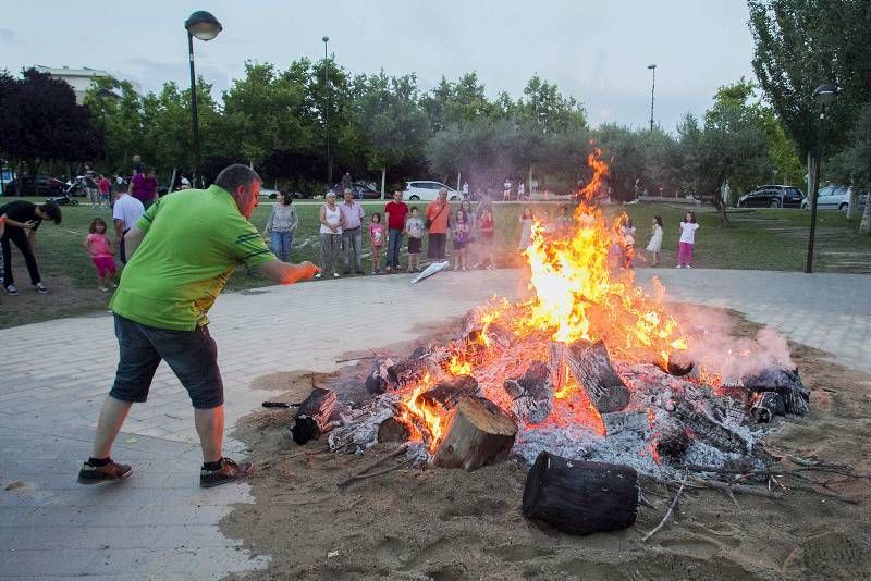 Noche de fuego en los barrios