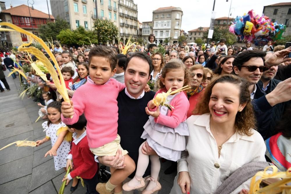 Multitudinaria procesión de "La Burrita" en Pontevedra. // G. Santos