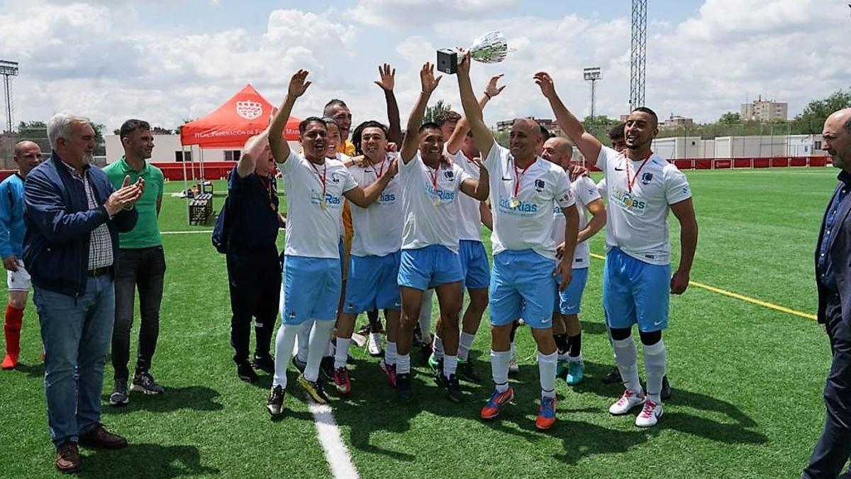 El equipo del Centro Penitenciario de A Lama celebrando su triunfo en la fase autonómica.