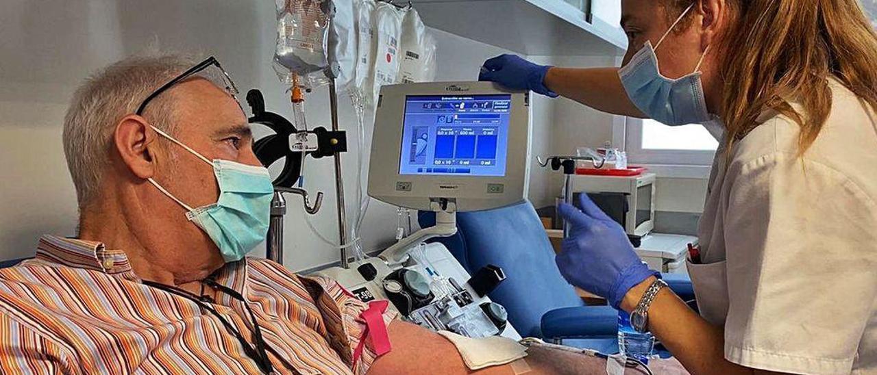 Un médico del Hospital de Ourense recuperado de Covid-19 dona plasma.