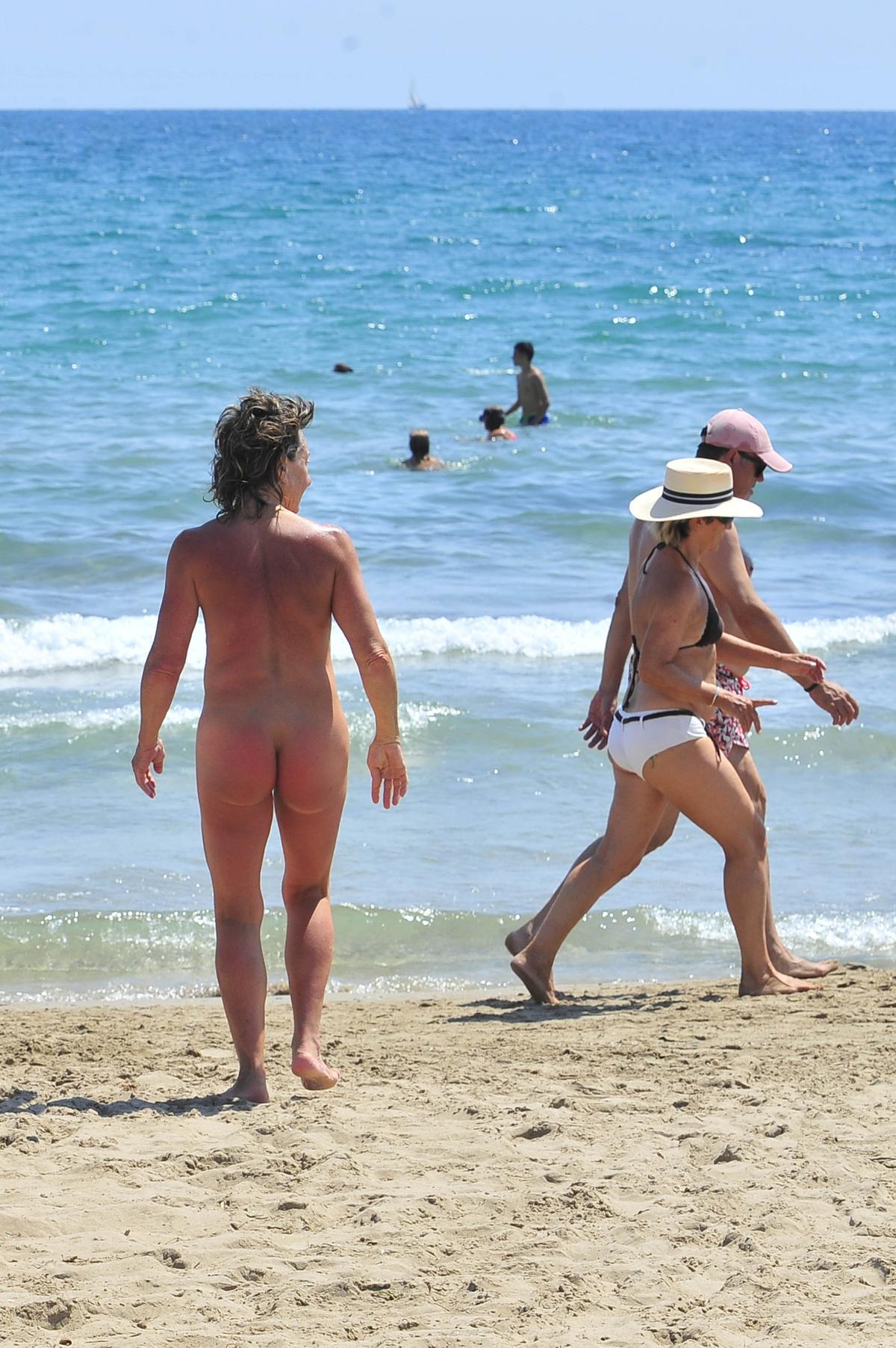 Un tramo de la playa del Carabassí es nudista