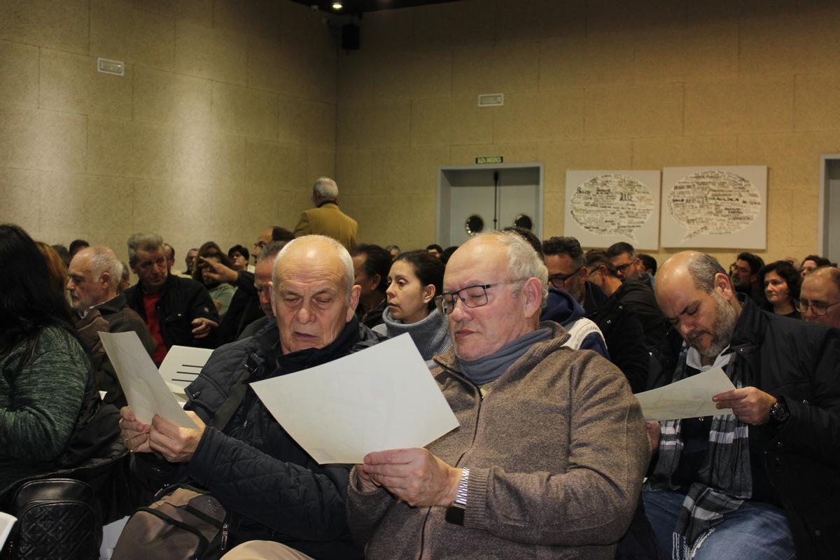 Vecinos de La Toba participantes en la reunión con el Ayuntamiento de Montilla.