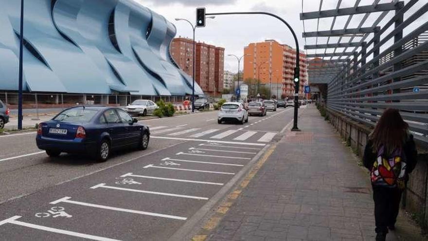 Las nuevas plazas de aparcamiento en avenida de Citroën. // J. Lores