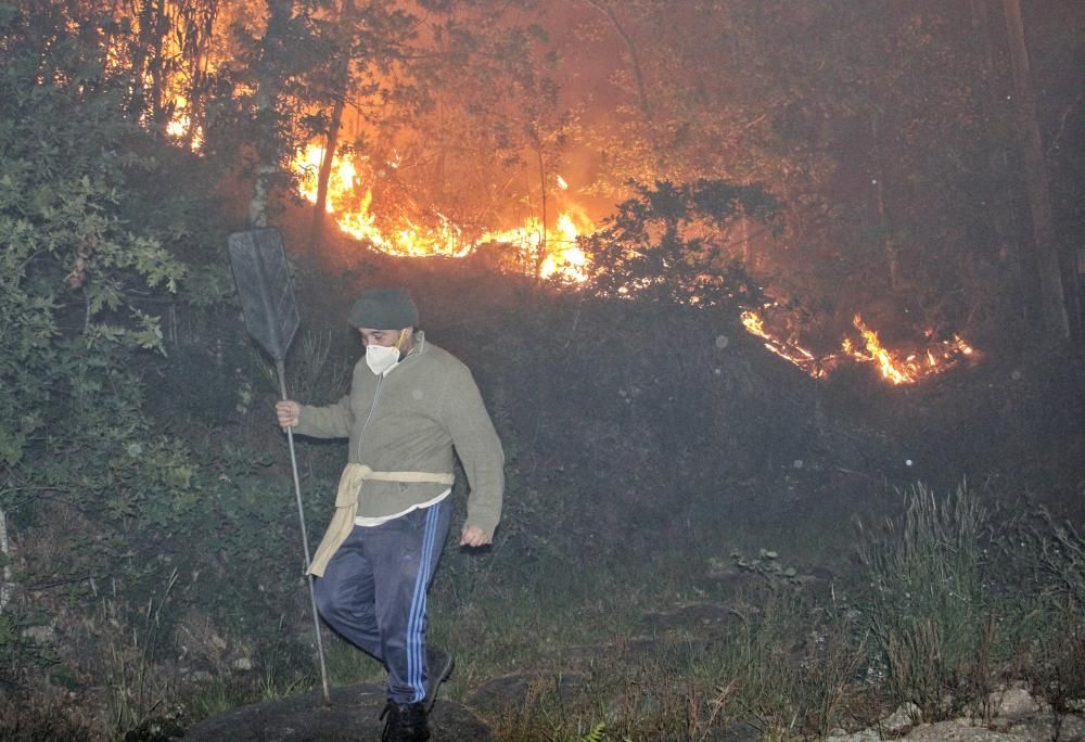 Voraz incendio en Cerdedo-Cotobade