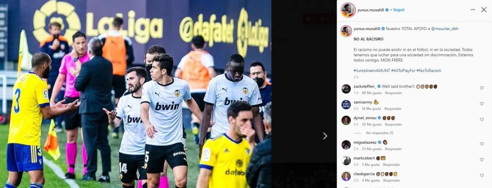 La plantilla del Valencia CF respalda a Diakhaby