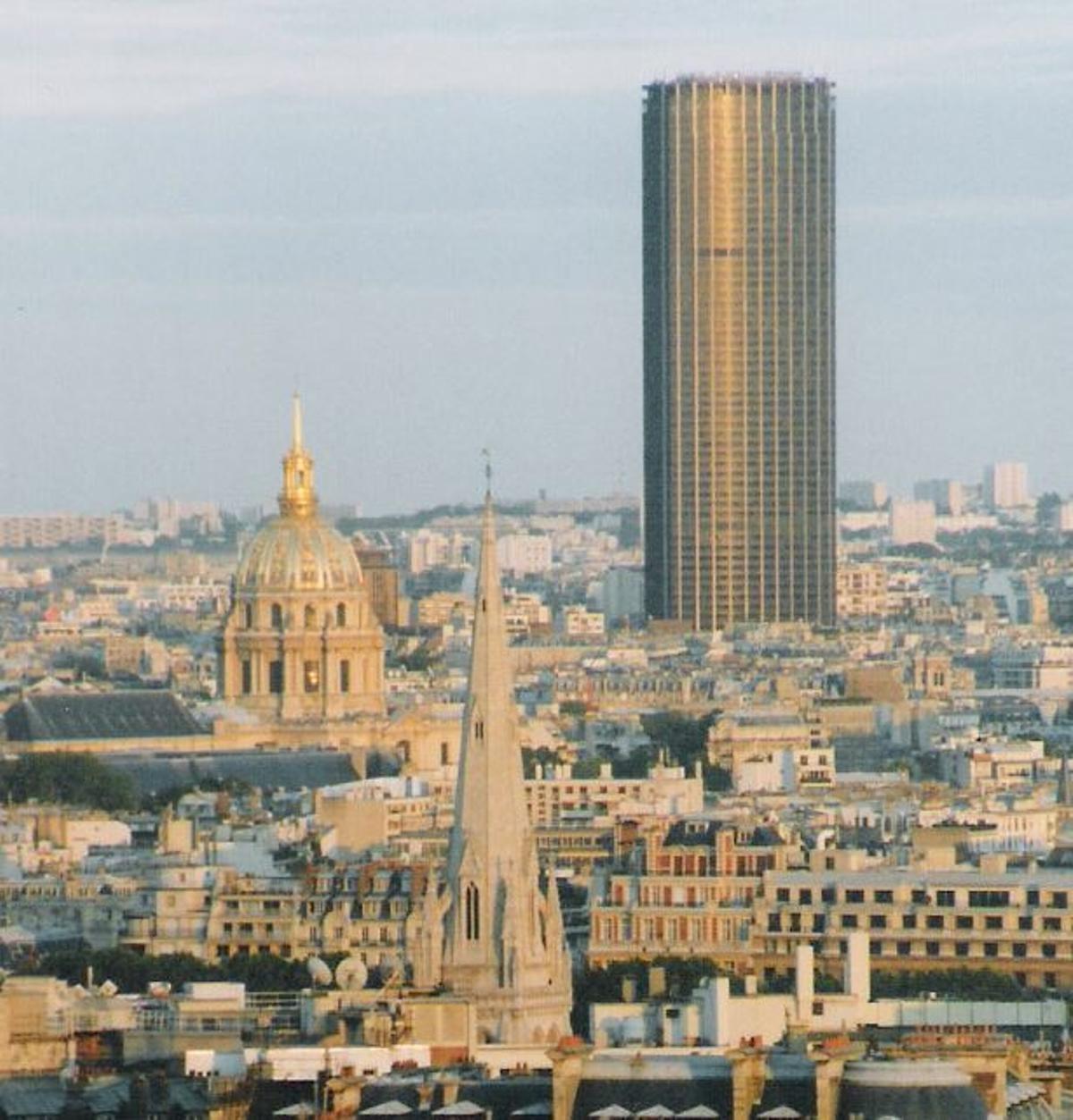 La Torre Montparnasse de París.