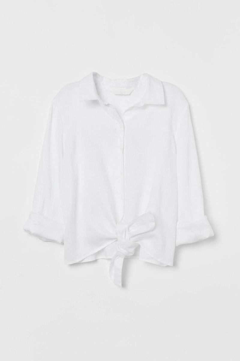 Camisa de lino con lazada, de H&amp;M (10,99 euros)