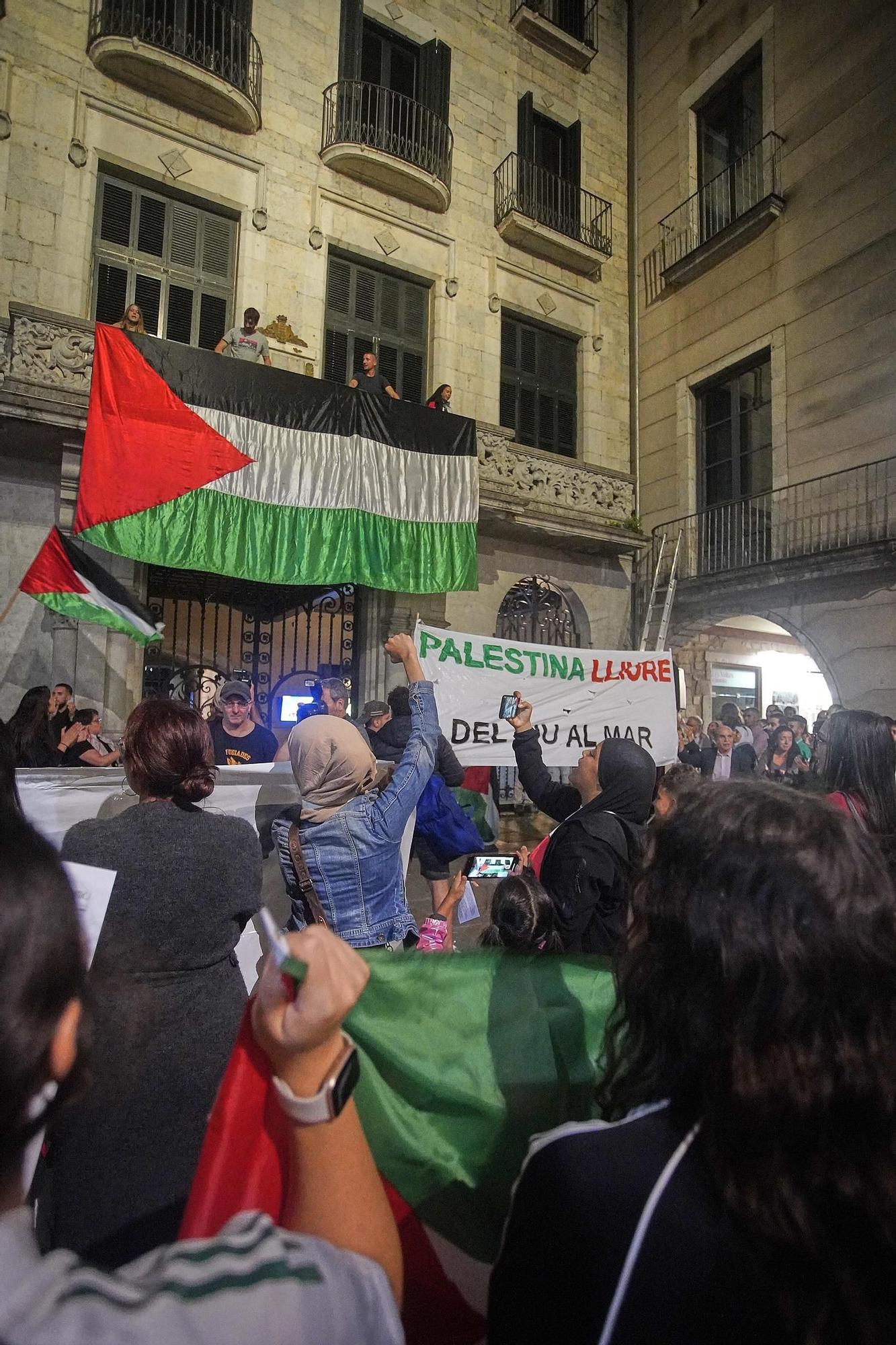 Pengen una bandera palestina a l'Ajuntament de Girona