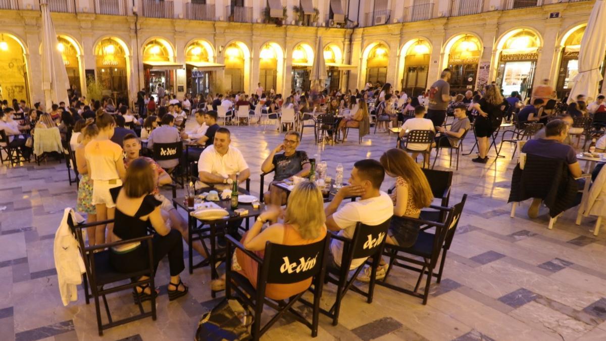 Terrazas en la Plaça de Dins en la nueva normalidad.